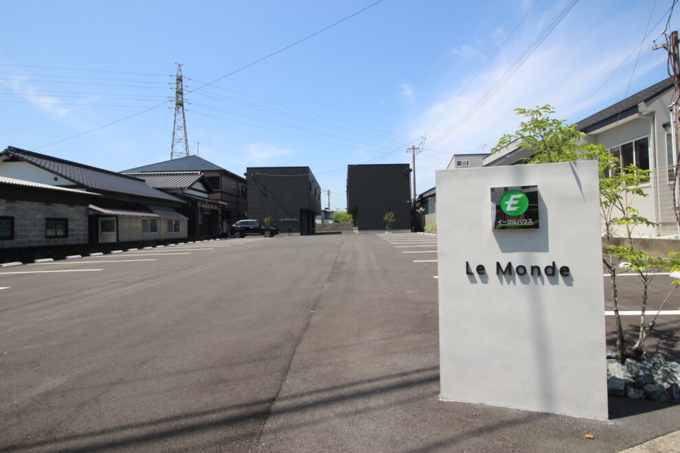 福岡県朝倉市 - ガレージ付き賃貸アパート Leage series「 Le Monde 」