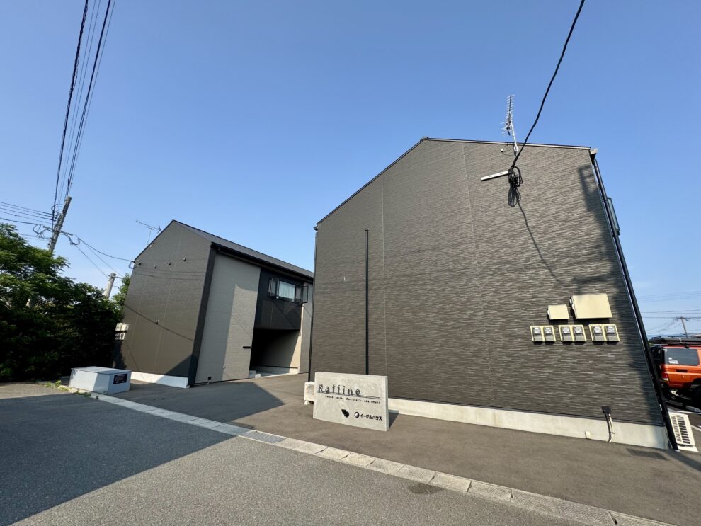 福岡県小郡市 - ガレージ付きデザイナーズアパート Leage series「 Raffine 」